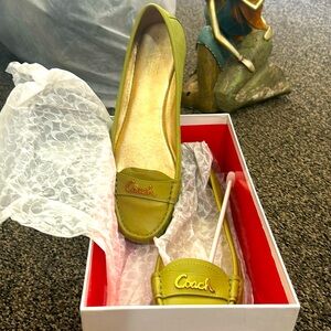 COPY - Shoes color lime cream coach